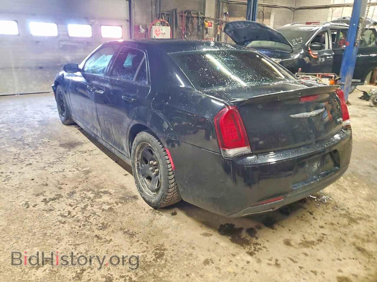 2017 CHRYSLER 300 - VIN: 2C3CCABG1HH564143 - Фото 2
