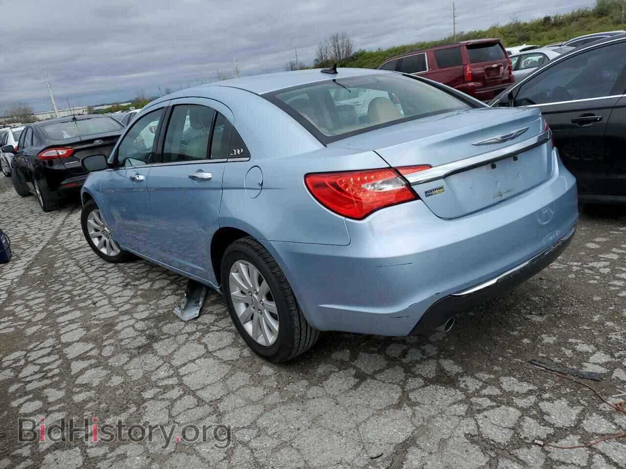 2013 CHRYSLER 200 - VIN: 1C3CCBCG3DN528069 - Фото 2
