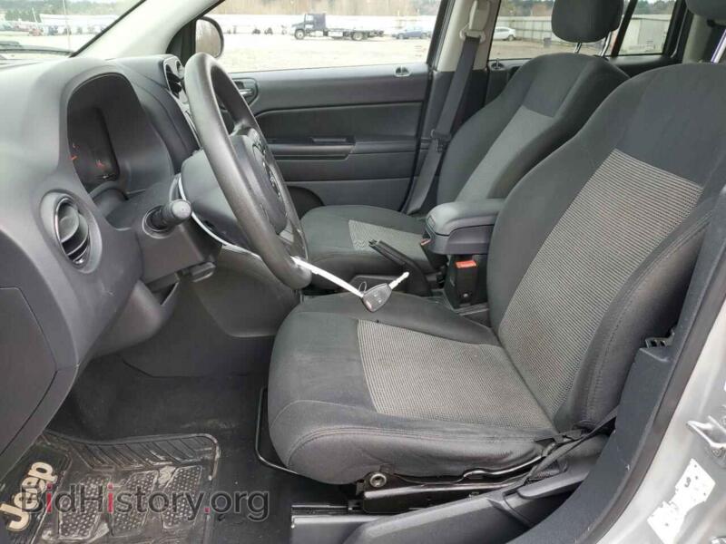 2012 Jeep COMPASS (VIN 1C4NJDBB0CD561966) — фото 7 из 13