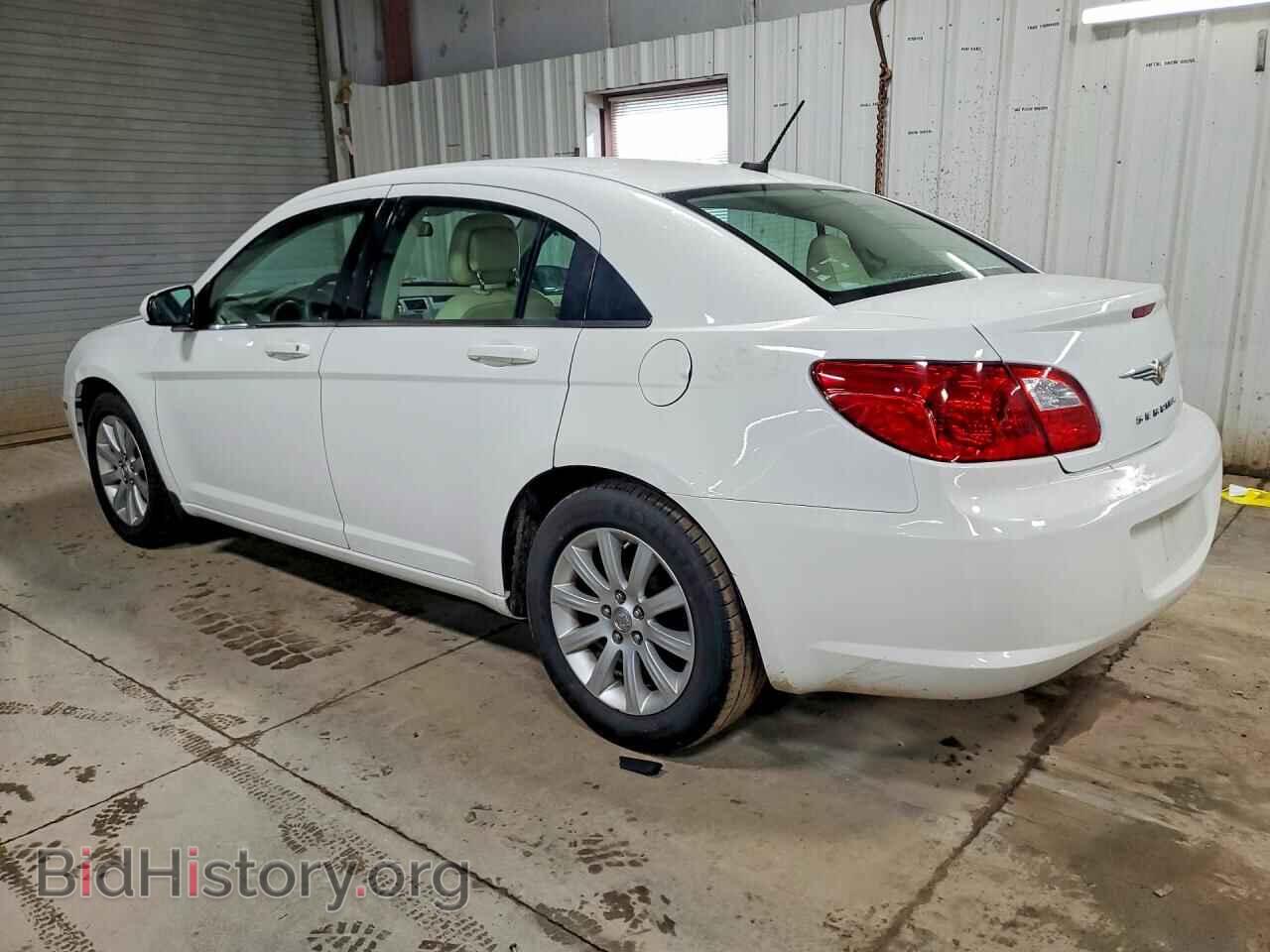 2010 CHRYSLER SEBRING - VIN: 1C3CC5FB8AN227598 - Фото 2