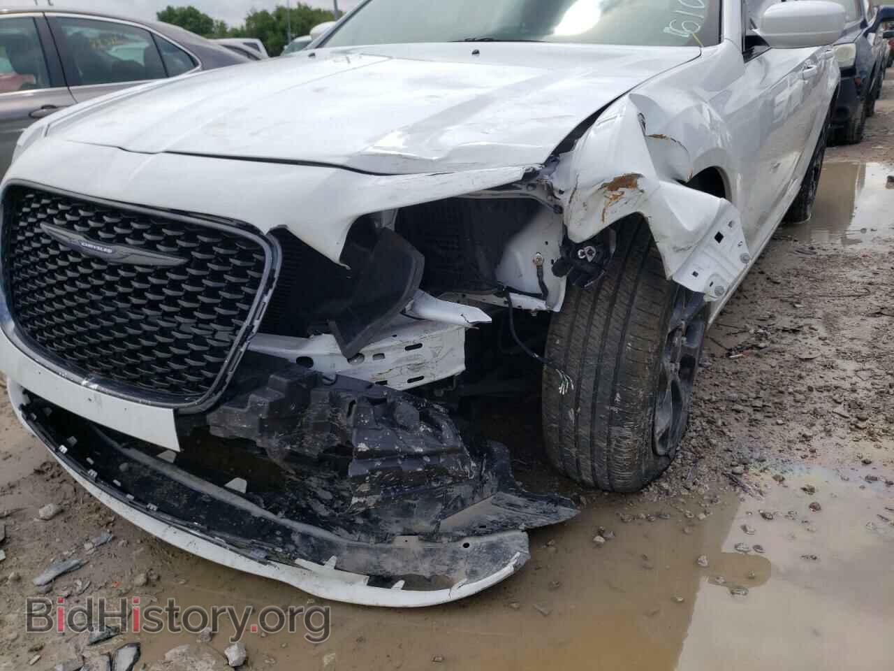 2019 CHRYSLER 300 - VIN: 2C3CCAGG3KH610670 - Фото 9