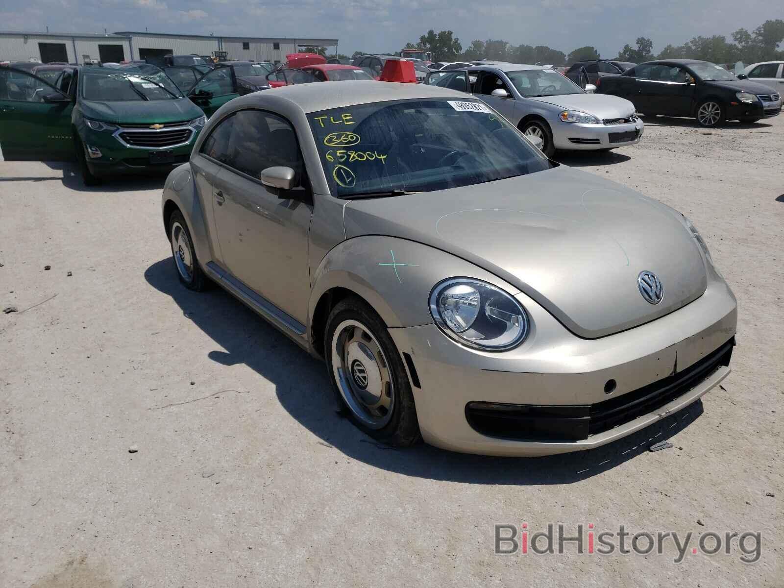 Фотография 3VWJX7AT8CM658004 - VOLKSWAGEN BEETLE 2012