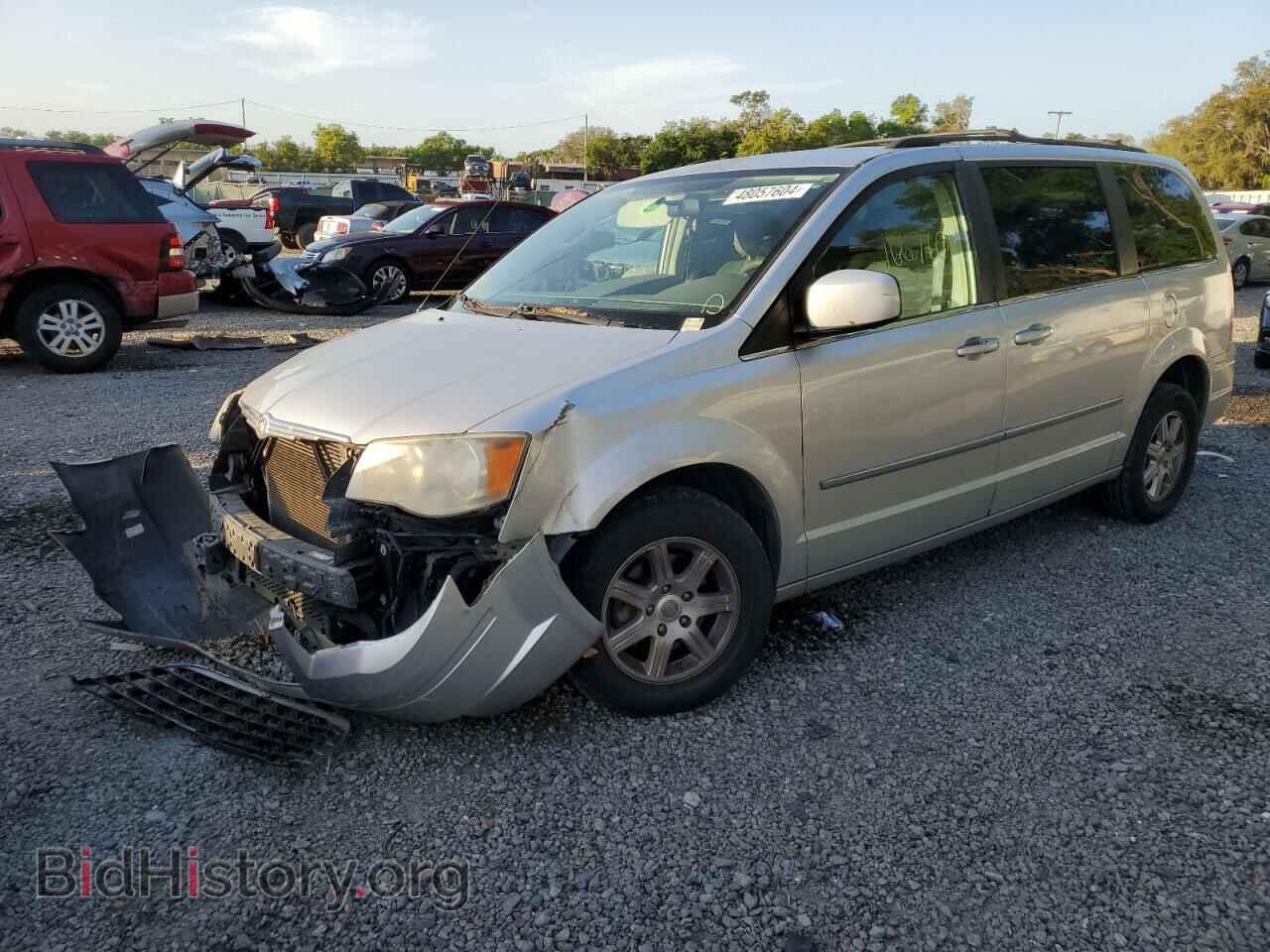 Photo 2A4RR5D17AR324268 - CHRYSLER MINIVAN 2010