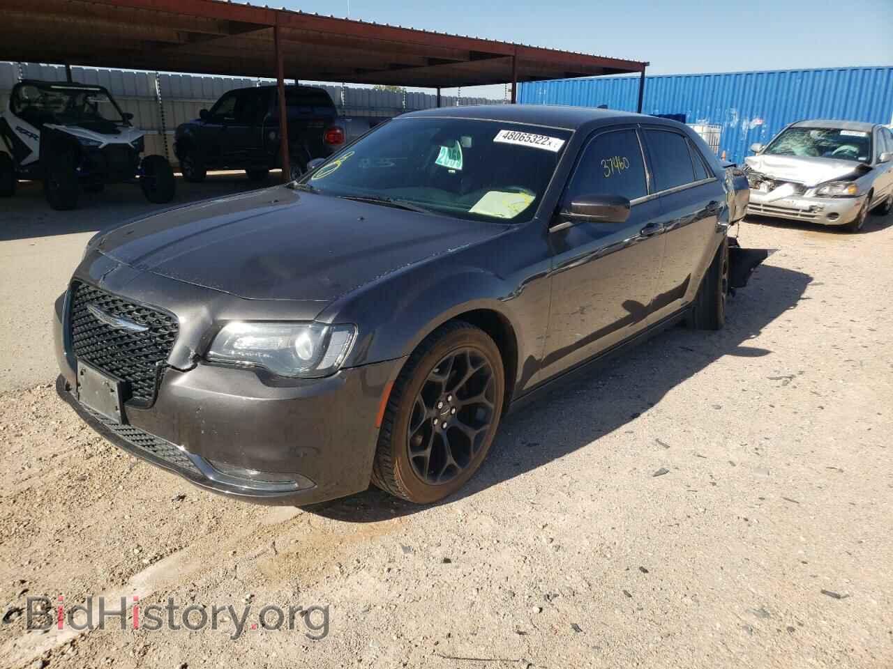 2019 CHRYSLER 300 - VIN: 2C3CCABG8KH708200 - Photo 2