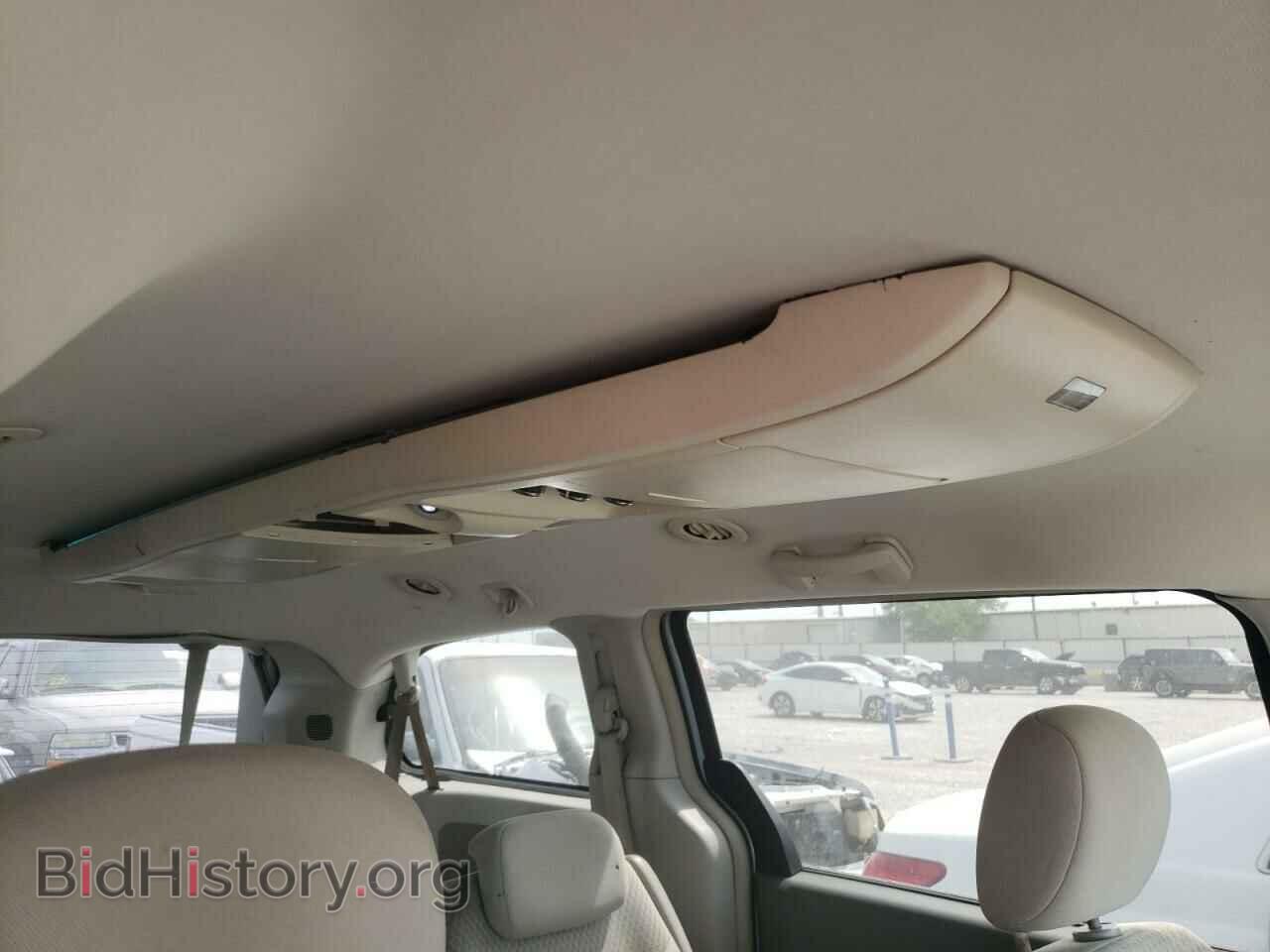 2008 CHRYSLER MINIVAN - VIN: 2A8HR54P78R782787 - Фото 9