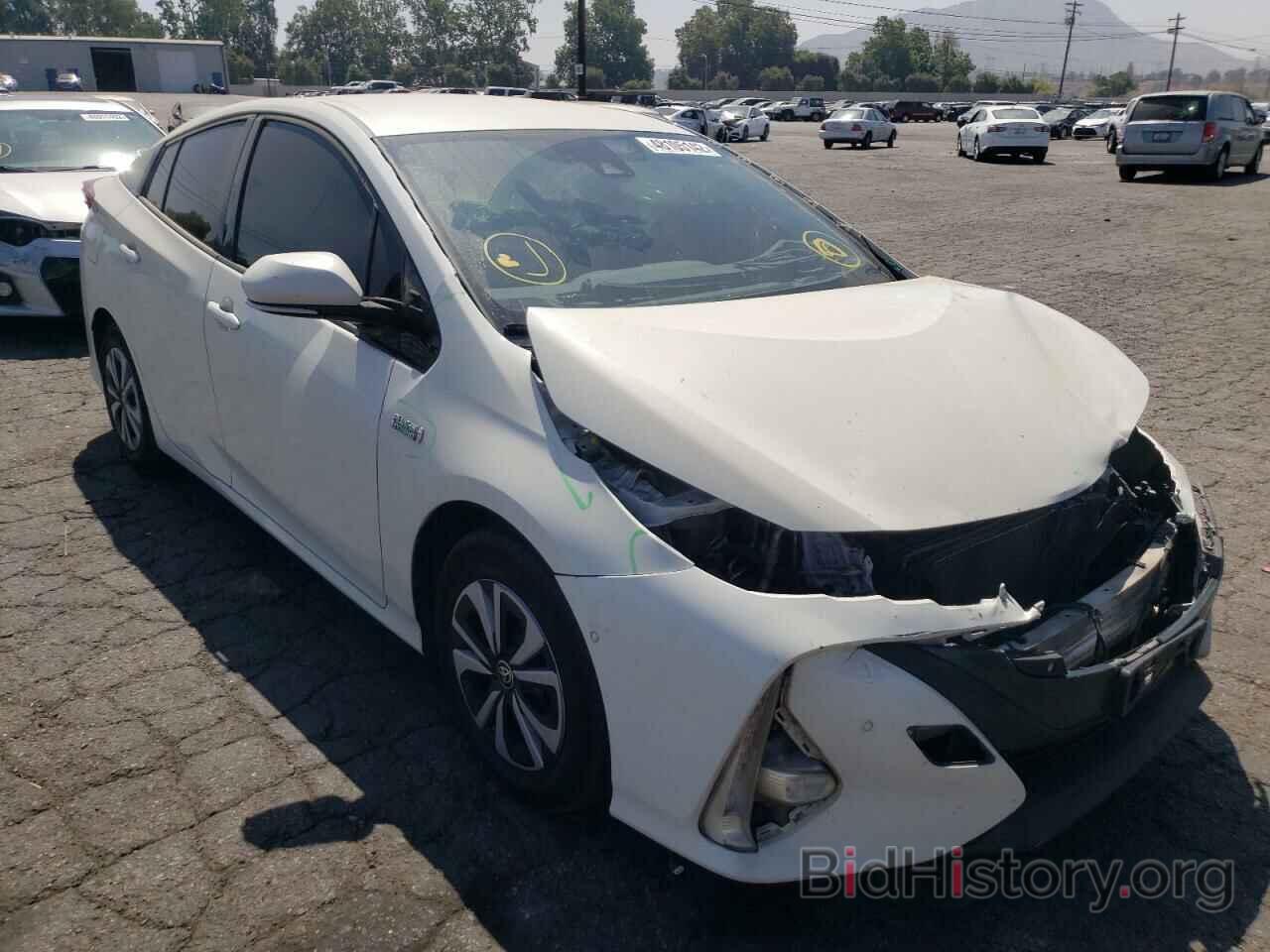 Photo JTDKARFP5H3057285 - TOYOTA PRIUS 2017