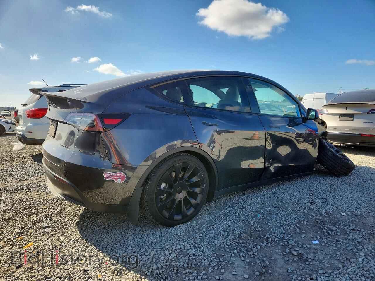 2024 TESLA MODEL Y - VIN: 7SAYGDEE3RA231502 - Фото 3