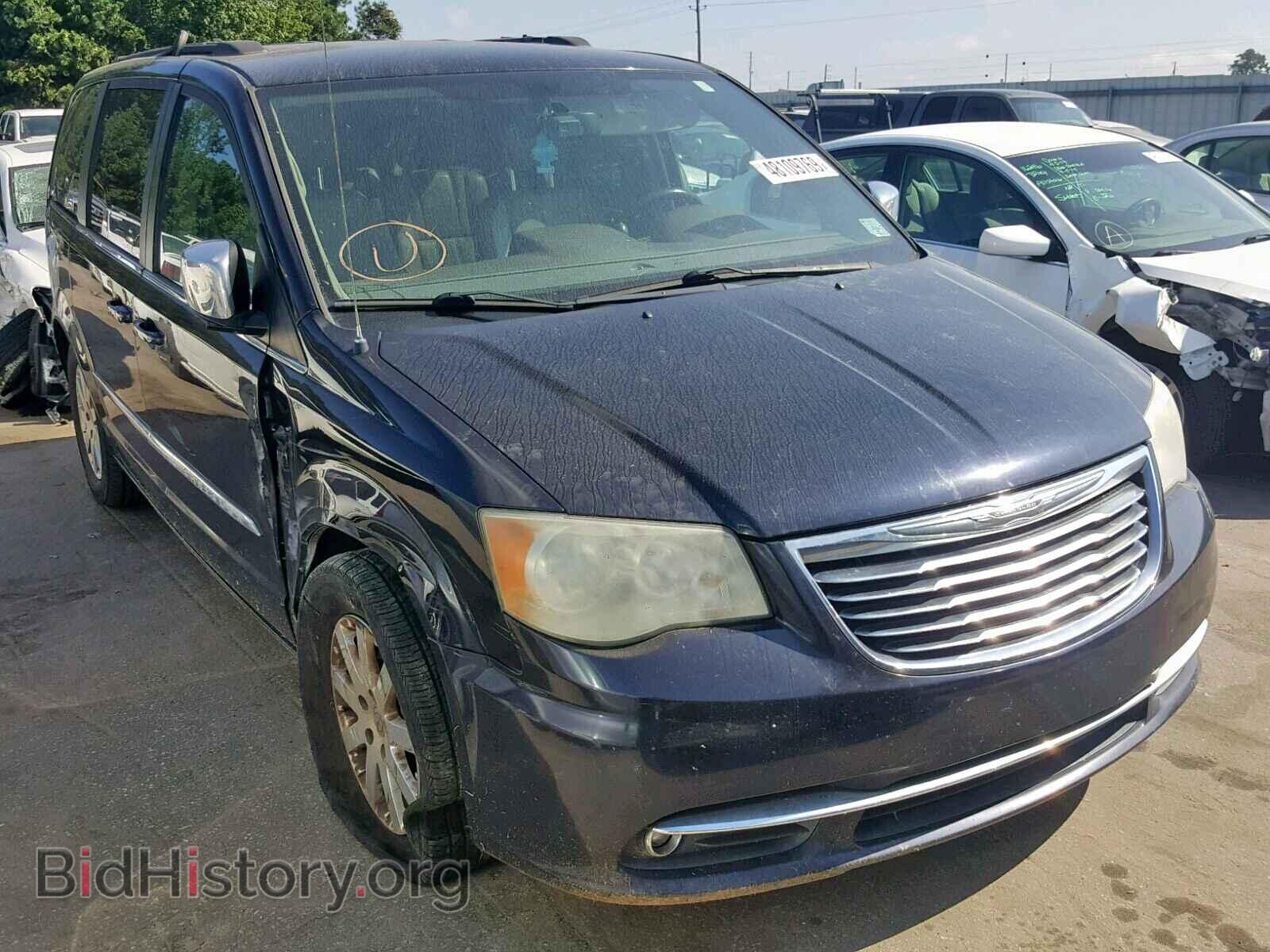Photo 2A4RR8DG6BR687992 - CHRYSLER TOWN & COU 2011