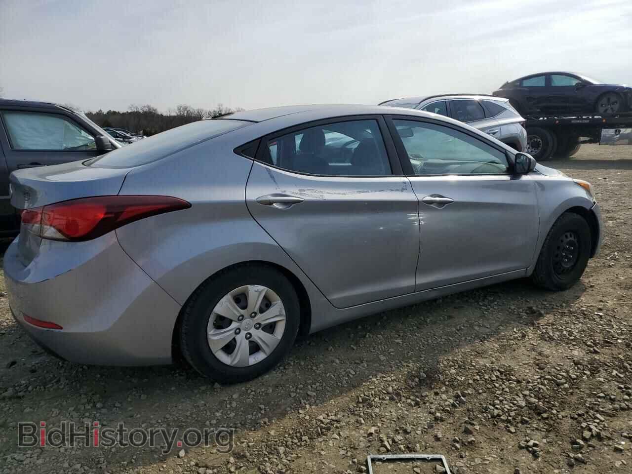 2016 HYUNDAI ELANTRA - VIN: 5NPDH4AE4GH773501 - Фото 3