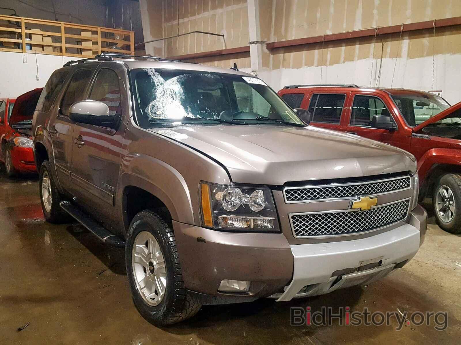 Photo 1GNSKBE05BR220778 - CHEVROLET TAHOE K150 2011