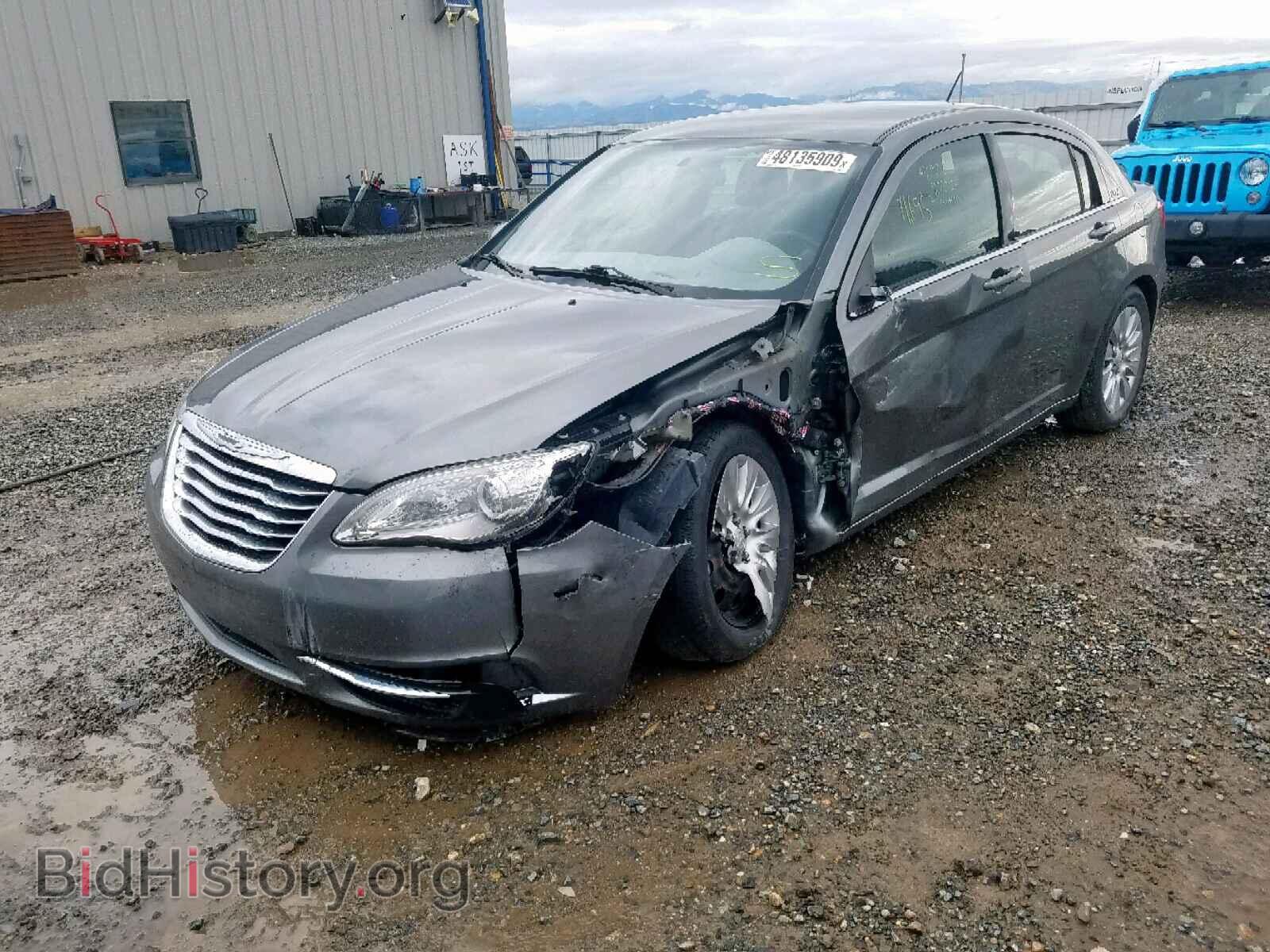 2013 CHRYSLER 200 - VIN: 1C3CCBAG8DN722048 - Фото 2