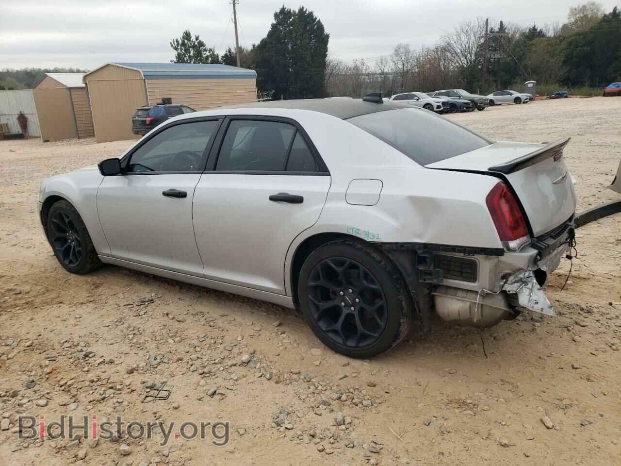 2019 CHRYSLER 300 - VIN: 2C3CCAAG3KH728842 - Фото 2