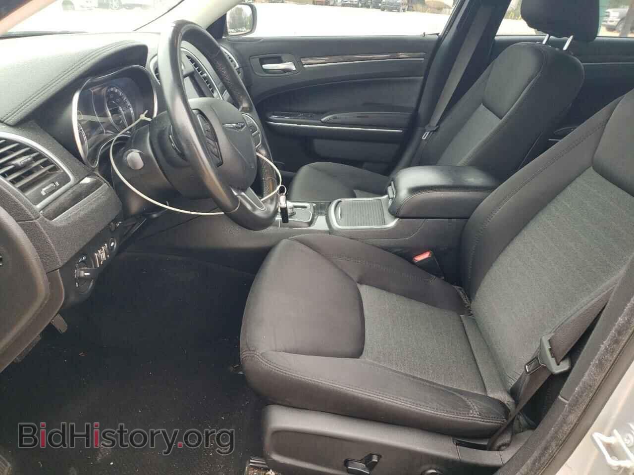2019 CHRYSLER 300 - VIN: 2C3CCAAG3KH728842 - Фото 7