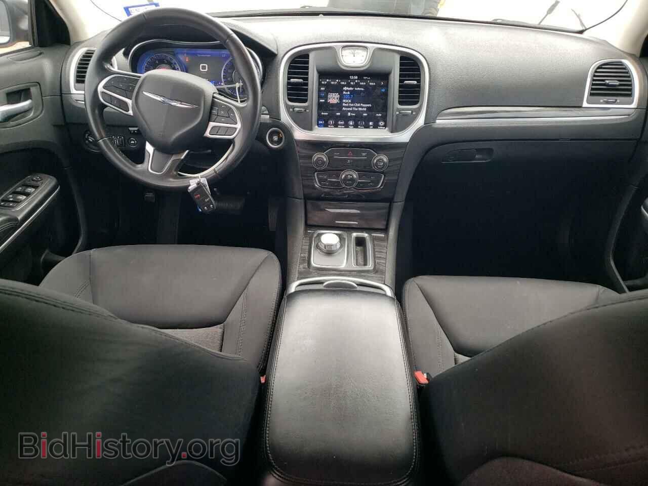 2019 CHRYSLER 300 - VIN: 2C3CCAAG3KH728842 - Фото 8
