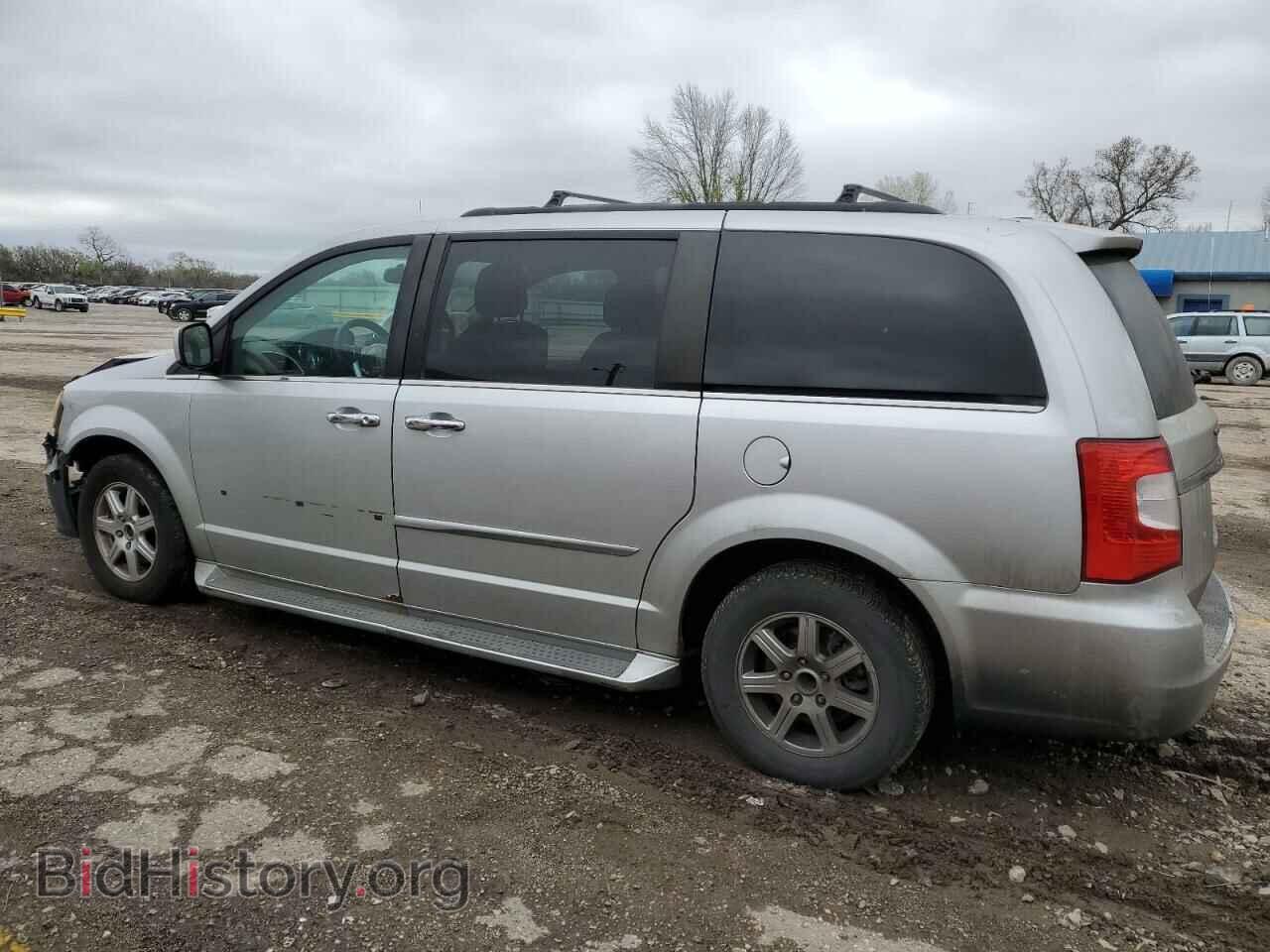 2011 CHRYSLER MINIVAN - VIN: 2A4RR5DG1BR624703 - Photo 2
