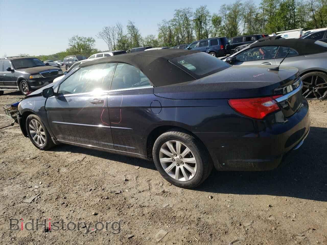 2011 CHRYSLER 200 - VIN: 1C3BC2EGXBN537633 - Фото 2