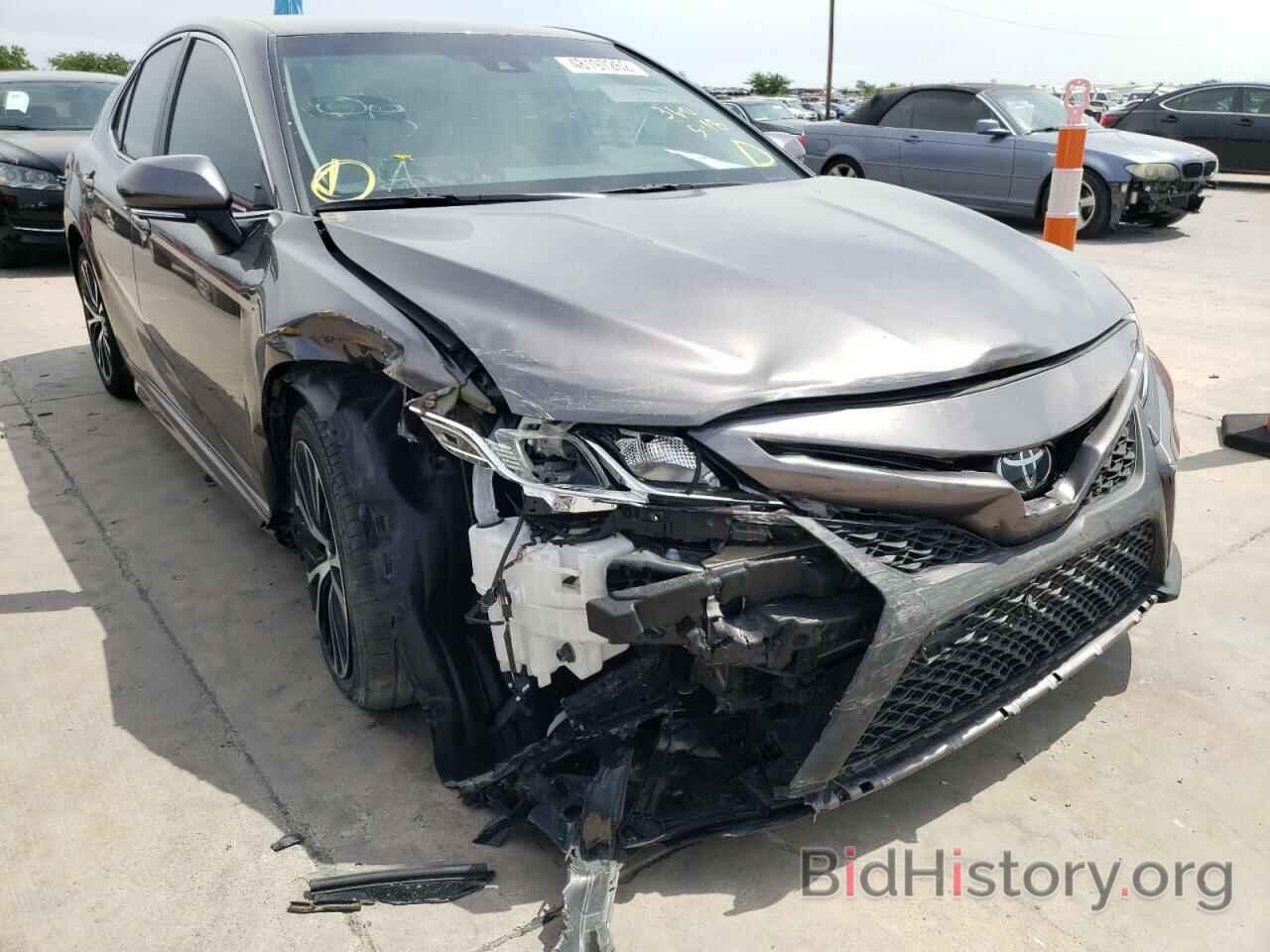 Photo 4T1B11HK1JU677999 - TOYOTA CAMRY 2018