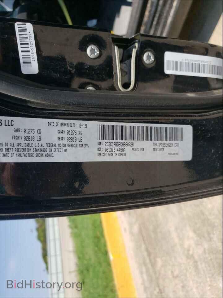 2019 CHRYSLER 300 - VIN: 2C3CCABG2KH660726 - Фото 10