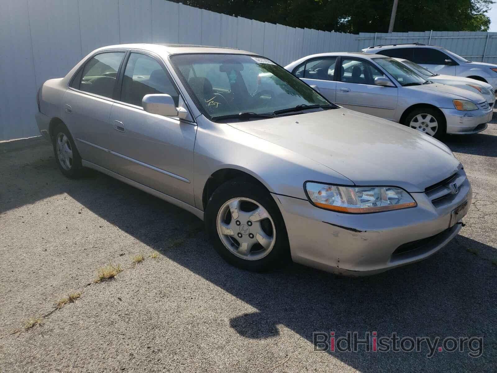 Photo 1HGCG6675XA043030 - HONDA ACCORD 1999