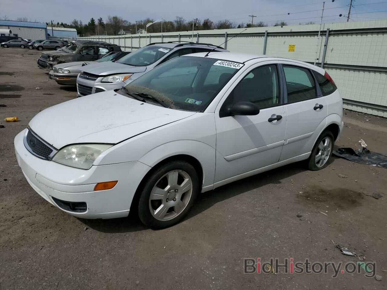 Photo 1FAHP37NX7W261795 - FORD FOCUS 2007