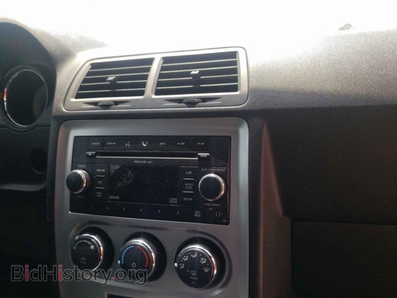 2009 Dodge CHALLENGER (VIN 2B3LJ44VX9H577104) — photo 9 of 10