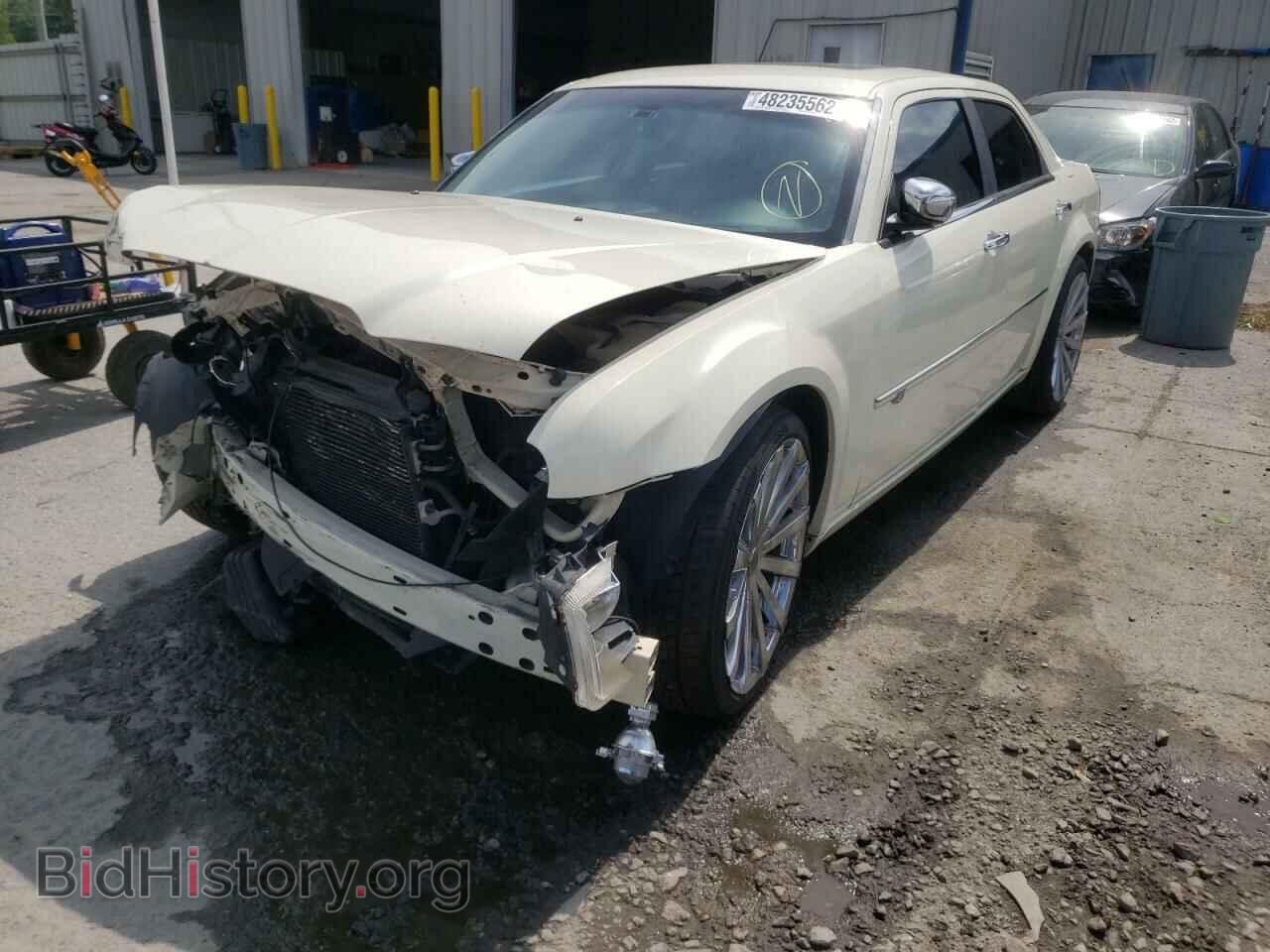 2010 CHRYSLER 300 - VIN: 2C3CA6CT6AH114511 - Фото 2