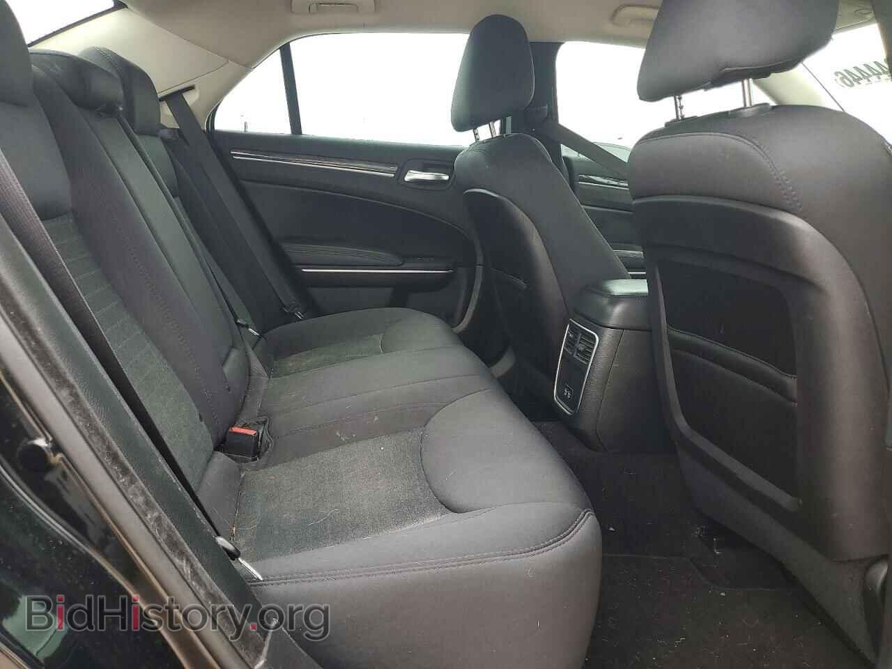 2019 CHRYSLER 300 - VIN: 2C3CCAAG2KH636895 - Фото 10