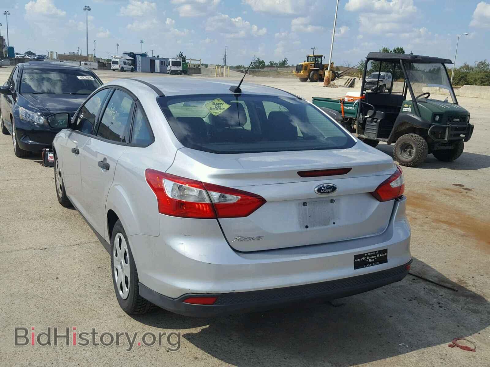 2012 Ford FOCUS (VIN 1FAHP3E23CL240369) — photo 3 of 10