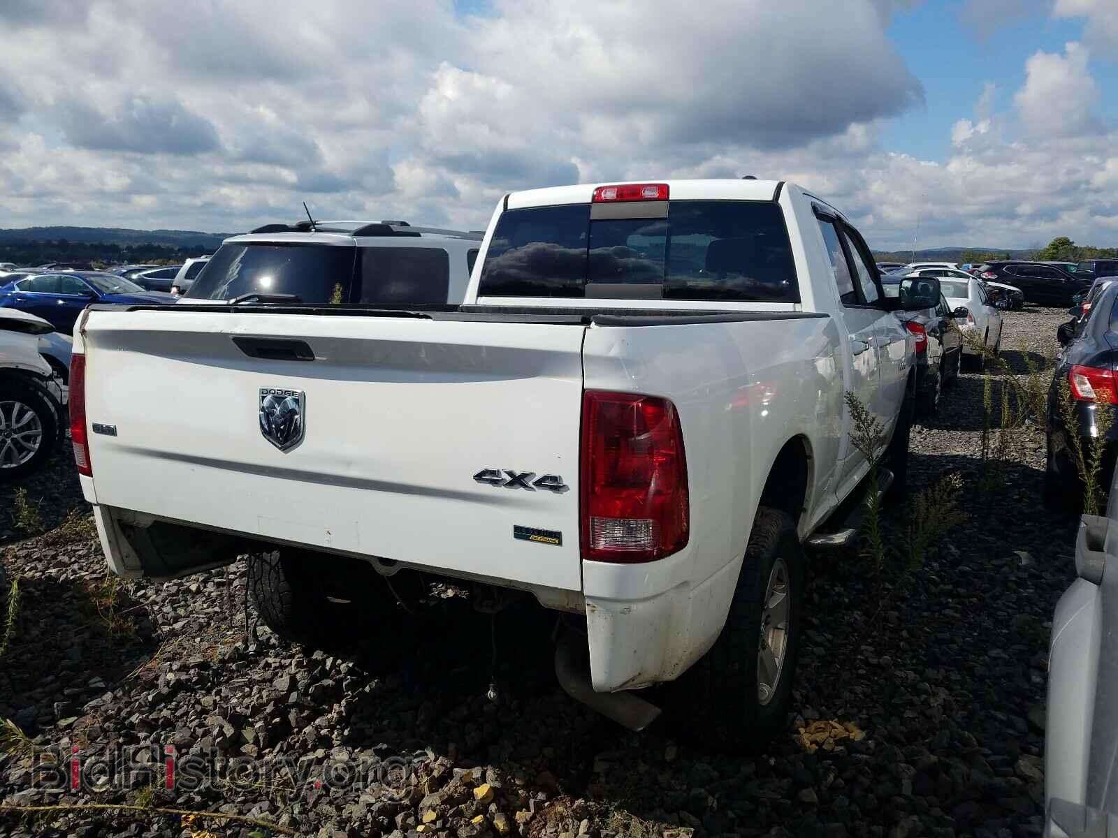 2010 DODGE RAM 1500 - VIN: 1D7RV1GP9AS234540 - Фото 4