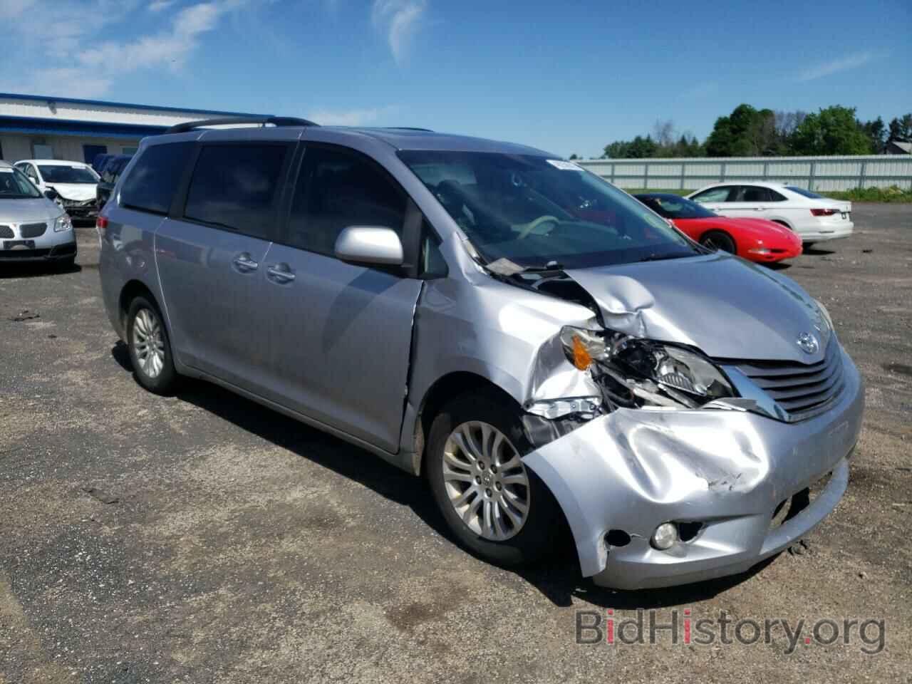 Фотография 5TDYK3DC1BS174971 - TOYOTA SIENNA 2011