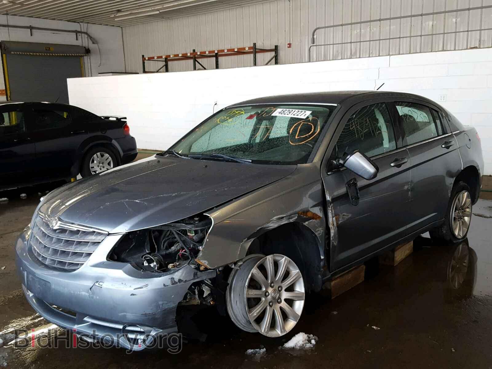 2010 CHRYSLER SEBRING - VIN: 1C3CC5FB8AN111821 - Фото 2