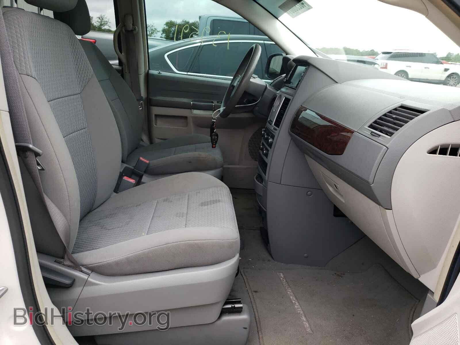 2010 CHRYSLER MINIVAN - VIN: 2A4RR2D10AR391731 - Фото 5
