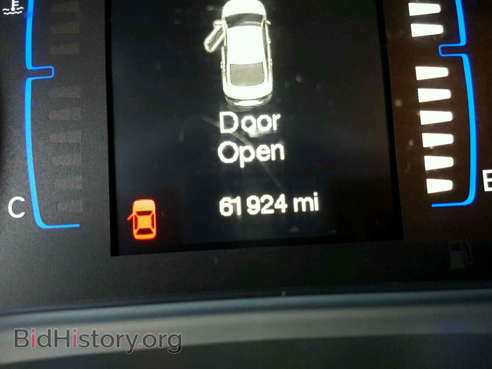 2015 CHRYSLER 200 - VIN: 1C3CCCABXFN688014 - Photo 8