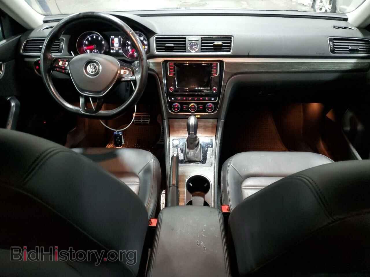 2017 VOLKSWAGEN PASSAT - VIN: 1VWCT7A32HC018030 - Фото 8