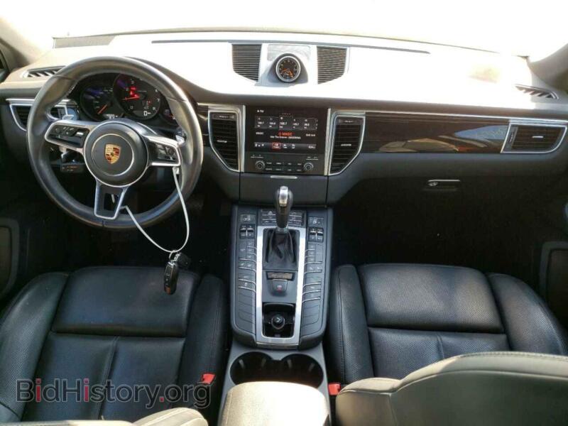 2017 Porsche MACAN (VIN WP1AA2A53HLB09357) — фото 8 из 13