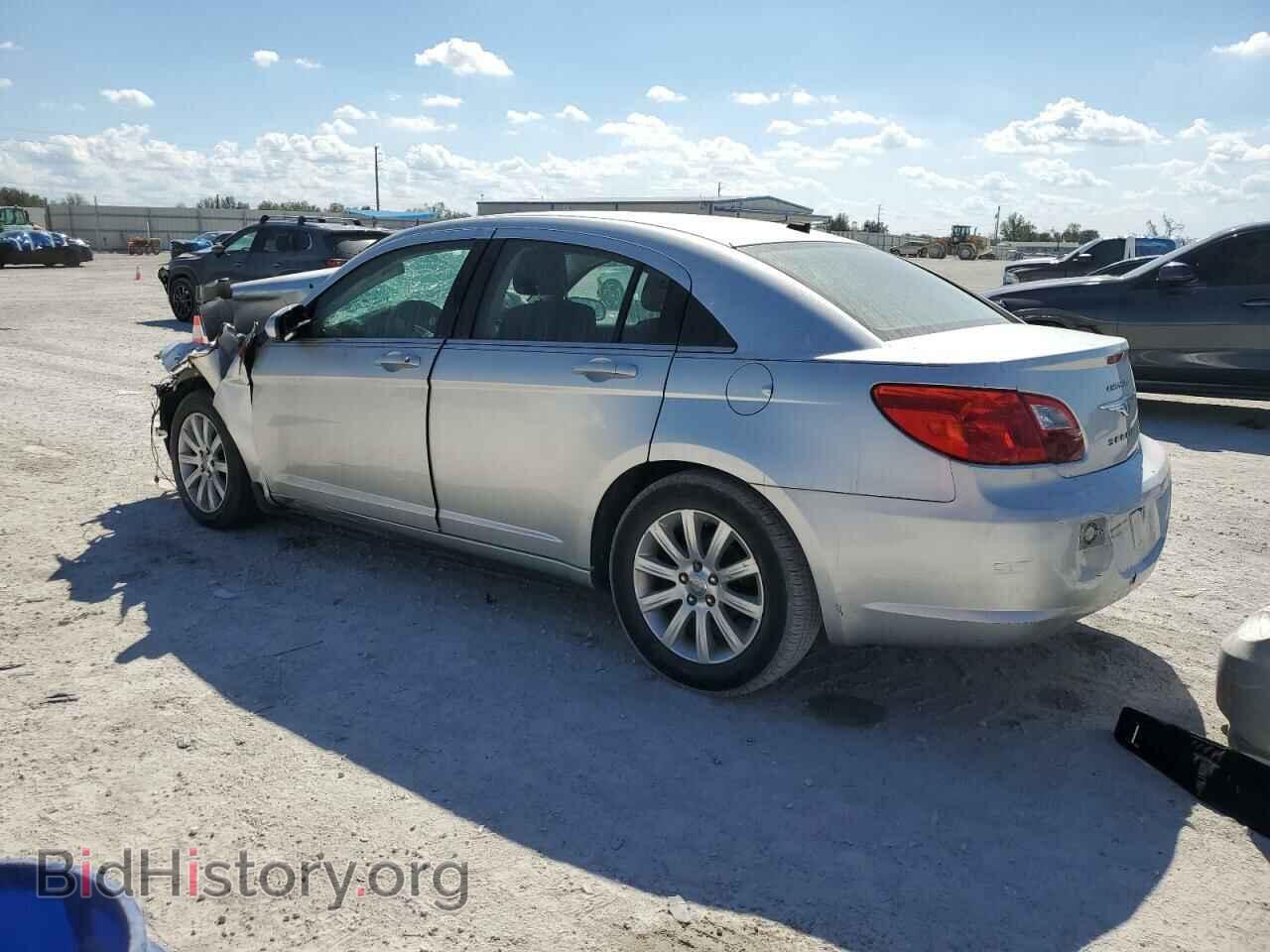 2010 CHRYSLER SEBRING - VIN: 1C3CC5FB1AN110588 - Фото 2