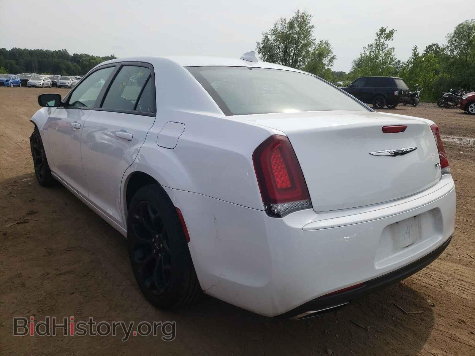 2019 CHRYSLER 300 - VIN: 2C3CCABGXKH654172 - Фото 3