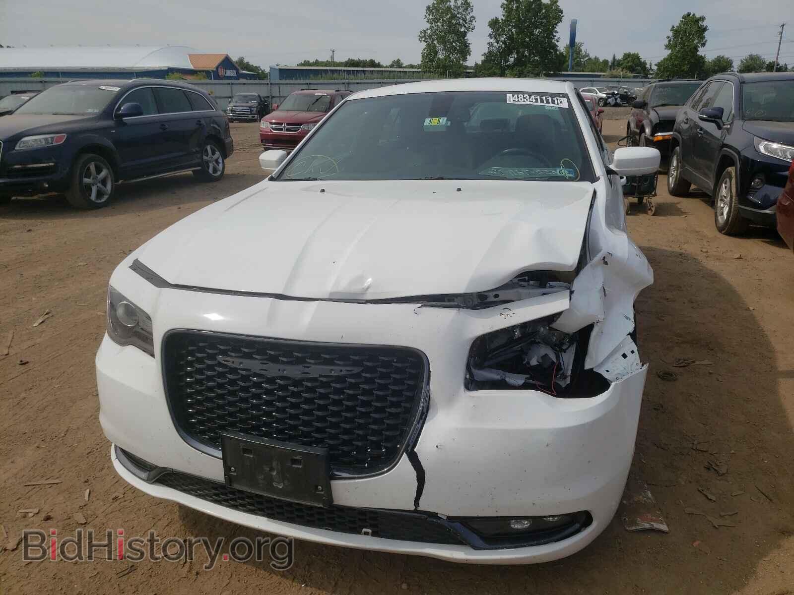 2019 CHRYSLER 300 - VIN: 2C3CCABGXKH654172 - Фото 9