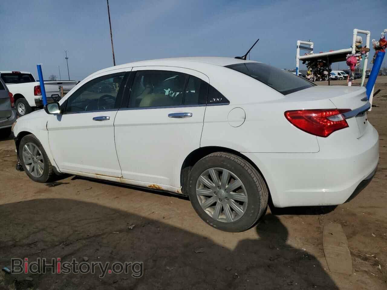2013 CHRYSLER 200 - VIN: 1C3CCBCG2DN633525 - Фото 2