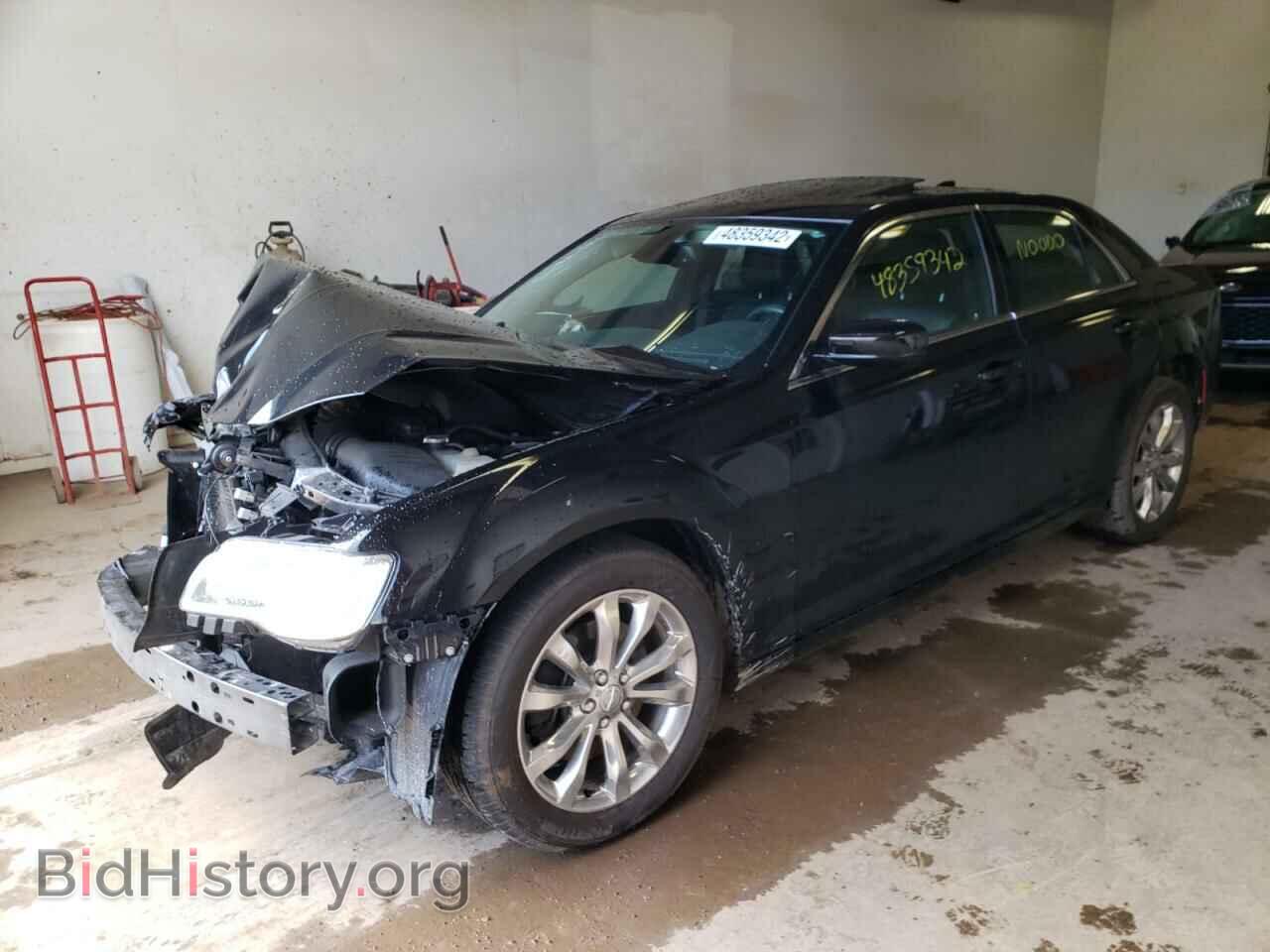 2016 CHRYSLER 300 - VIN: 2C3CCARG0GH321363 - Фото 2