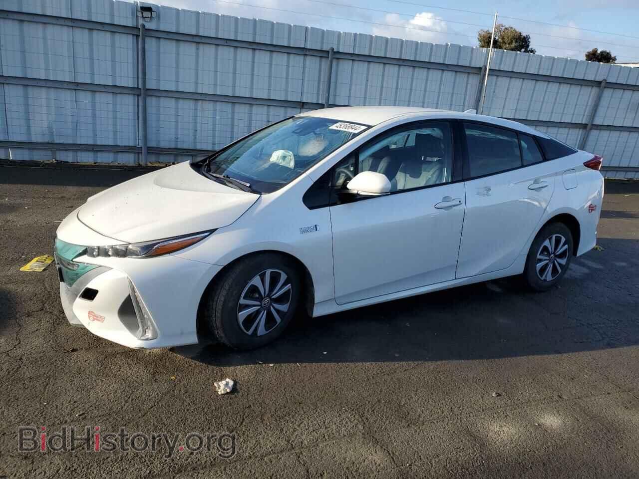 Фотография JTDKARFP2H3024034 - TOYOTA PRIUS 2017