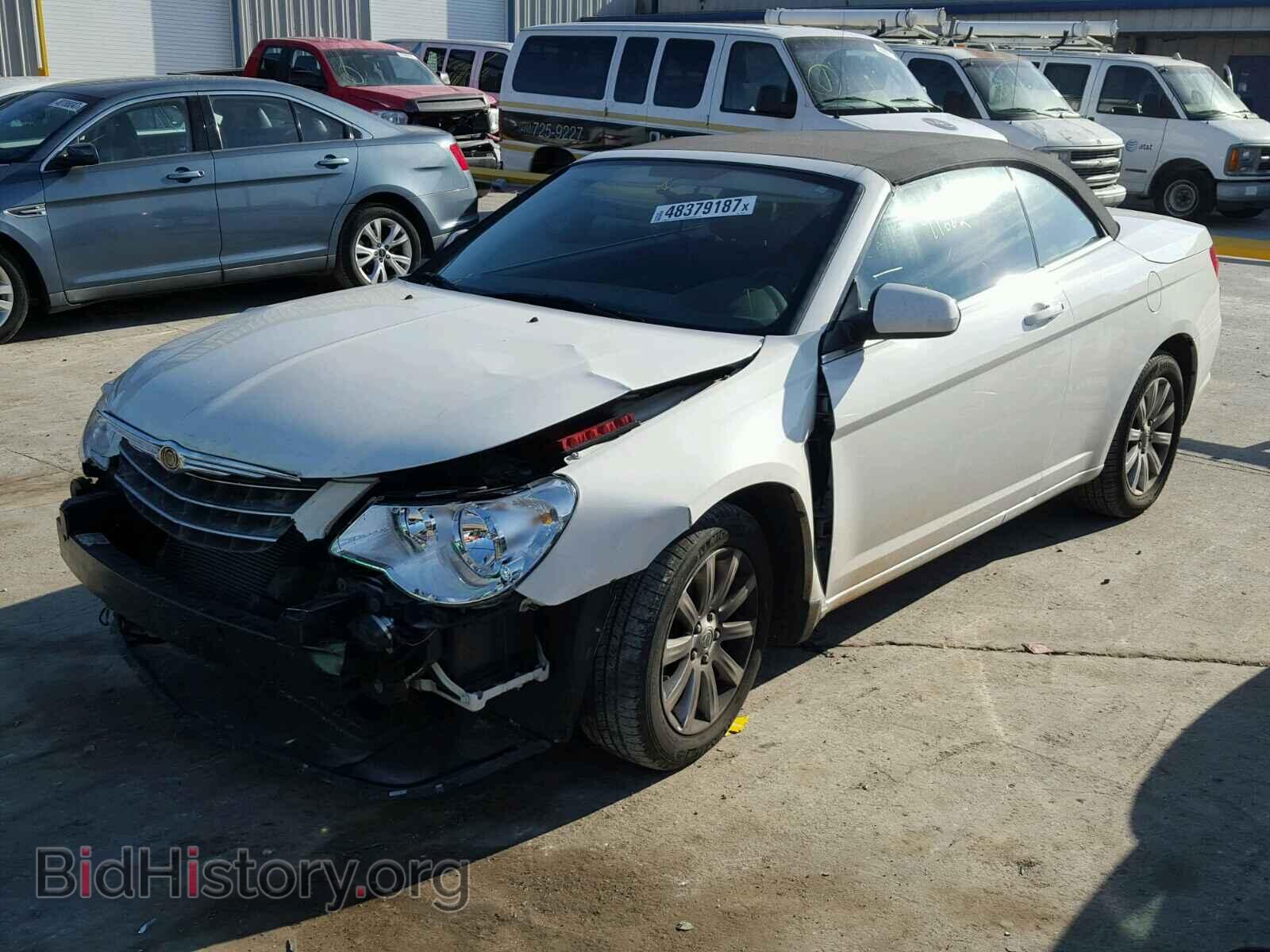 2010 CHRYSLER SEBRING - VIN: 1C3BC5ED6AN148185 - Фото 2