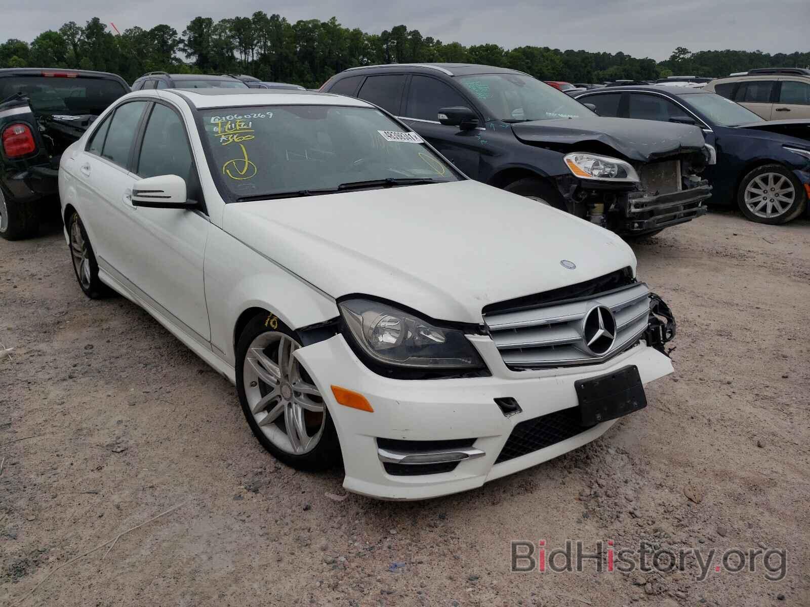 Photo WDDGF8AB5DR258890 - MERCEDES-BENZ C-CLASS 2013