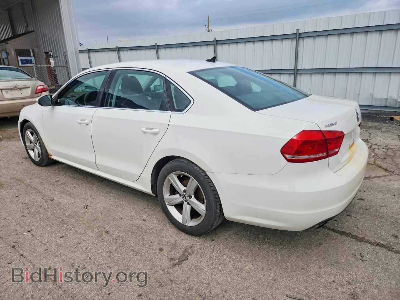 2012 VOLKSWAGEN PASSAT - VIN: 1VWBP7A35CC011775 - Фото 2