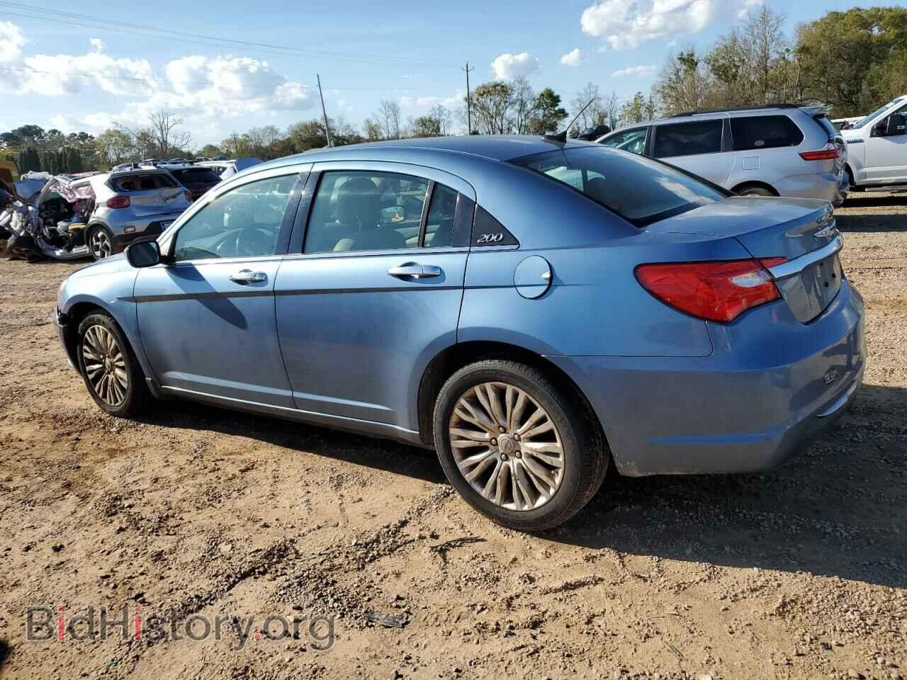 2011 CHRYSLER 200 - VIN: 1C3BC2FG2BN607169 - Фото 2