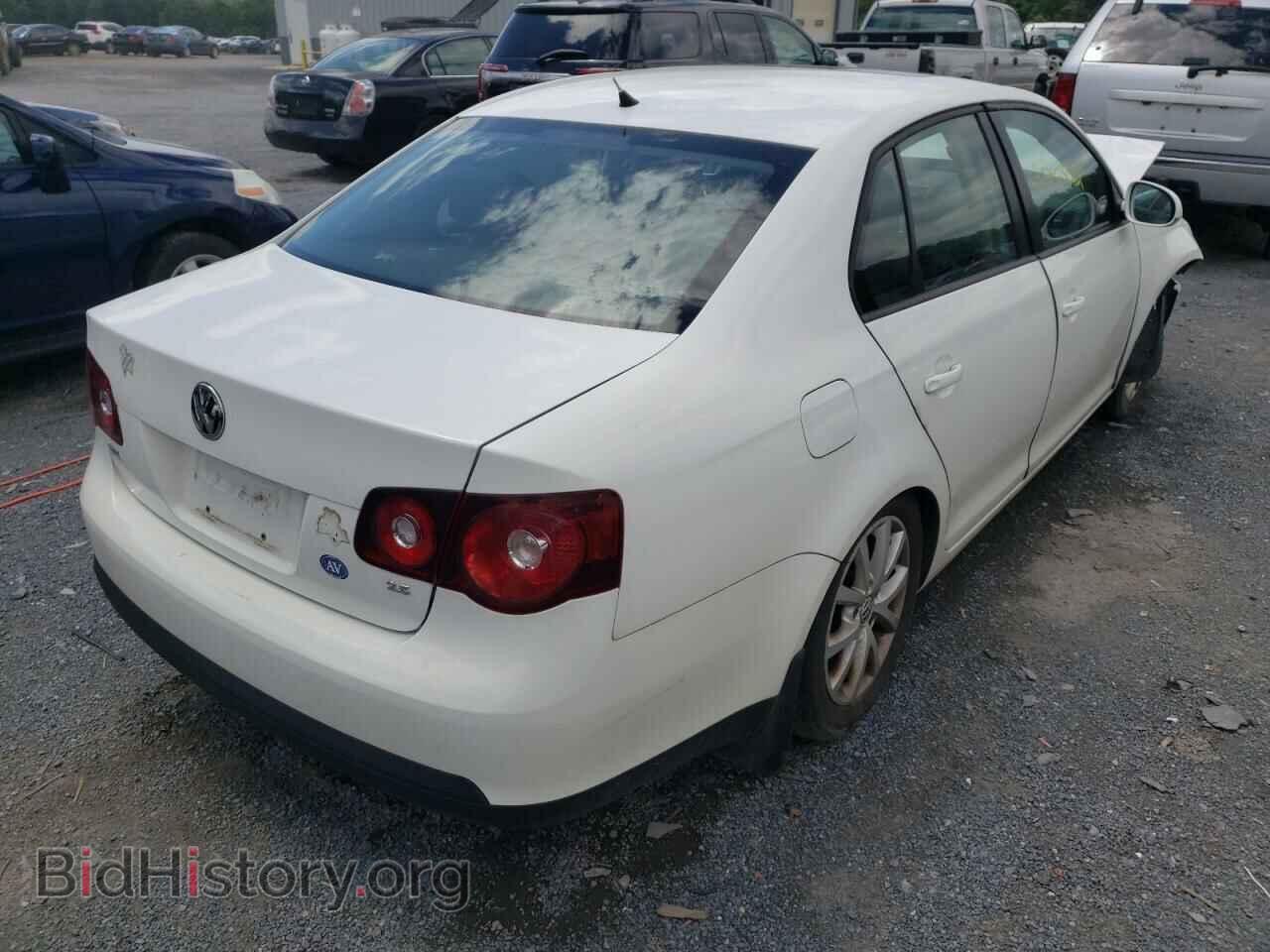 2010 VOLKSWAGEN JETTA - VIN: 3VWRZ7AJ5AM166328 - Фото 4