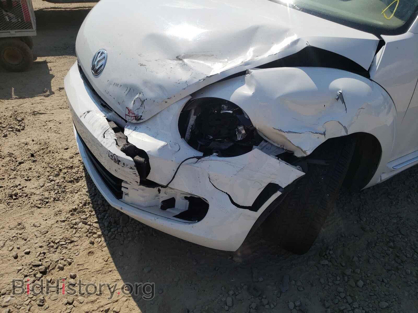 2013 VOLKSWAGEN BEETLE - VIN: 3VW5X7AT1DM815214 - Фото 9