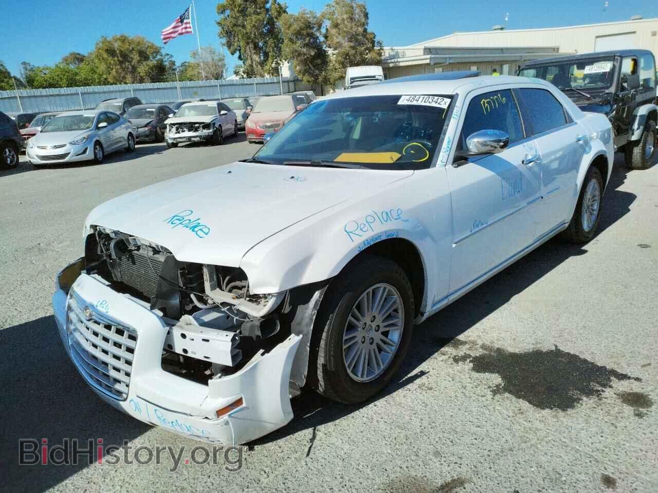 2010 CHRYSLER 300 - VIN: 2C3CA5CV5AH326005 - Фото 2