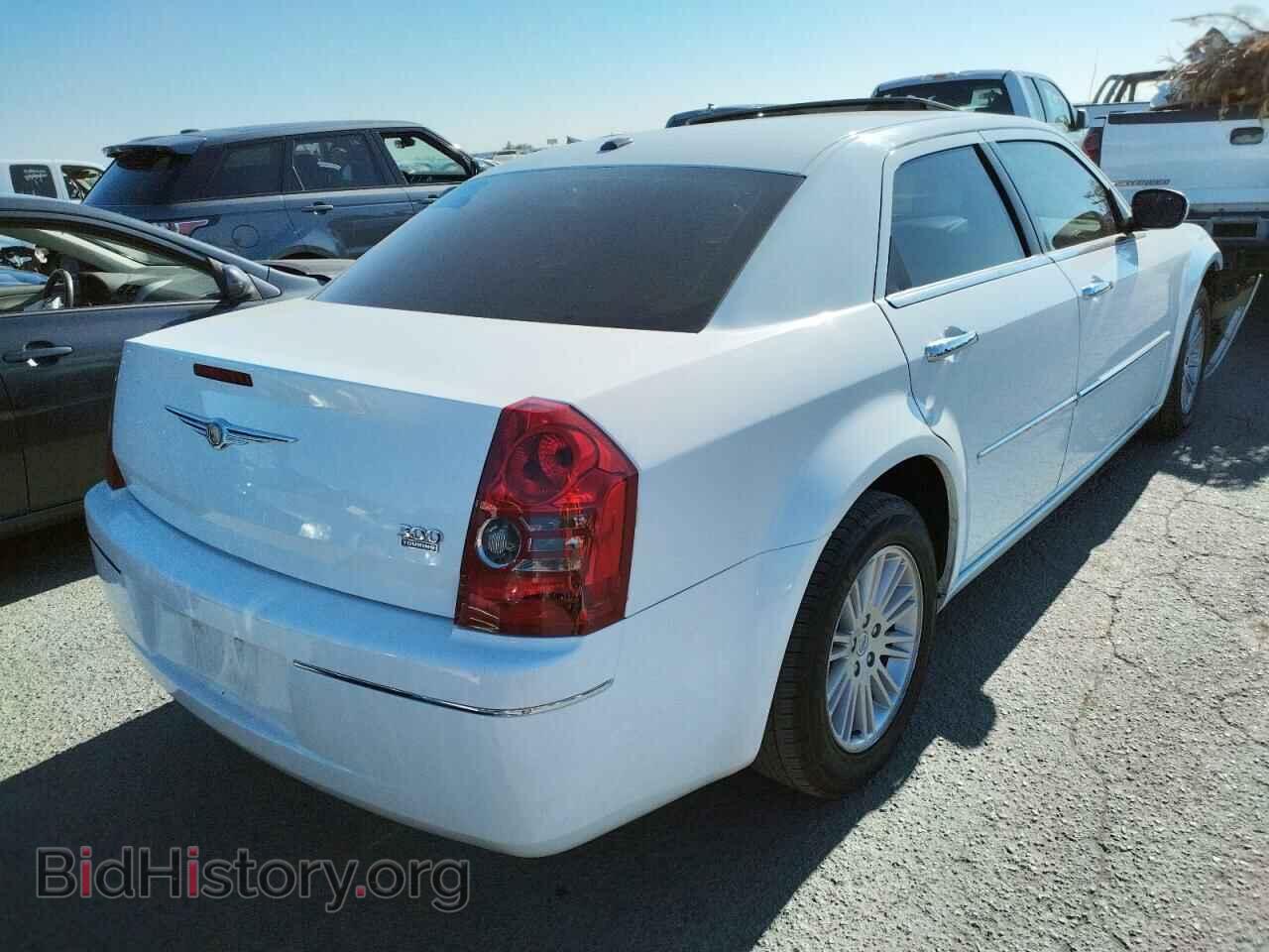 2010 CHRYSLER 300 - VIN: 2C3CA5CV5AH326005 - Фото 4