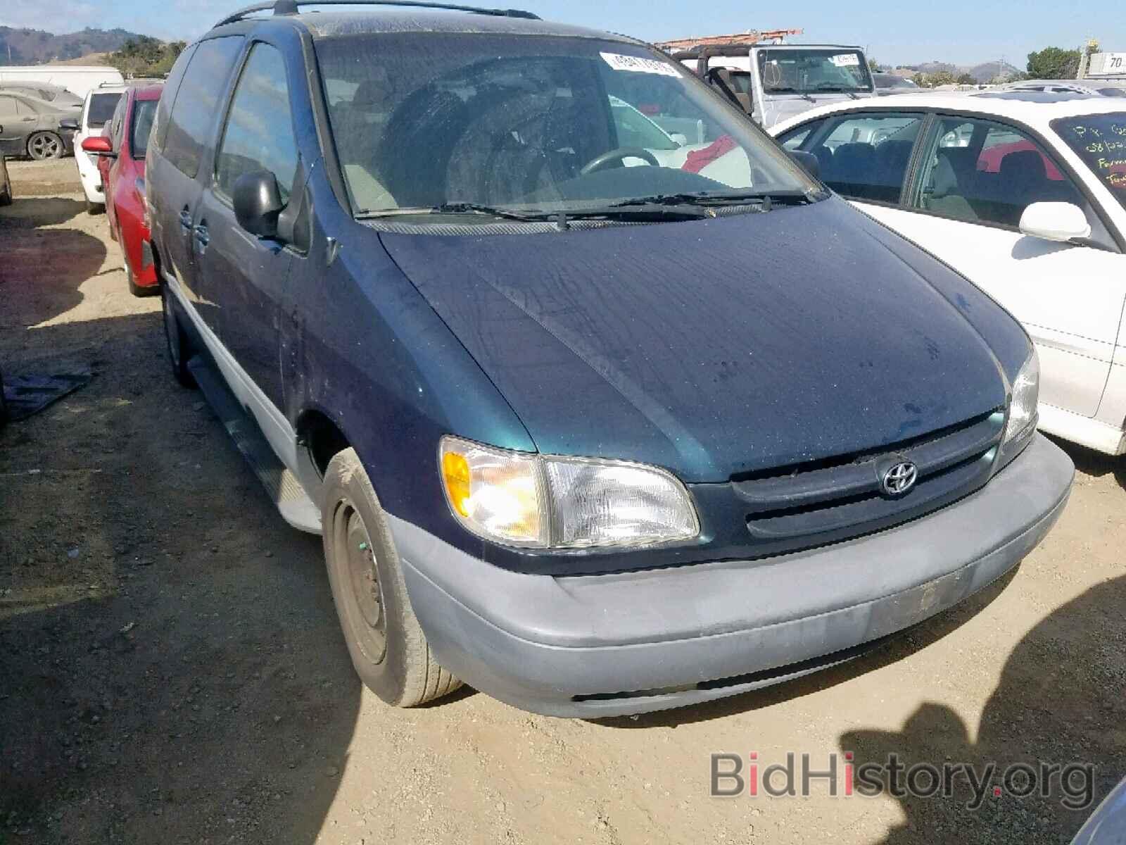 Photo 4T3ZF13C7WU088390 - TOYOTA SIENNA LE 1998